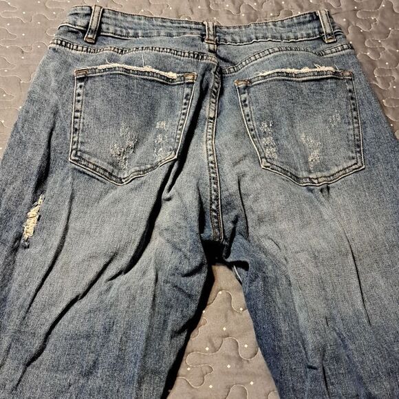 Fashion Nova distressed jeans size 9 - Picture 4 of 4